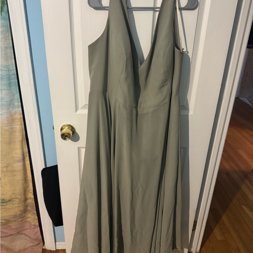 Elegant Green Sleeveless Dress